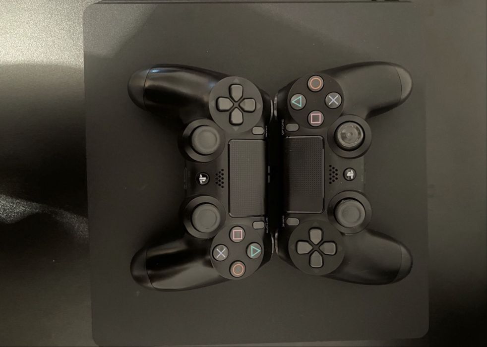 Ps4 slim cu doua manete