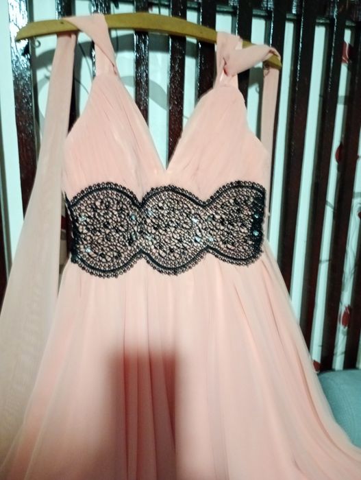 Rochie eleganta mărimea M, culoare roz, pudră,foarte plăcut