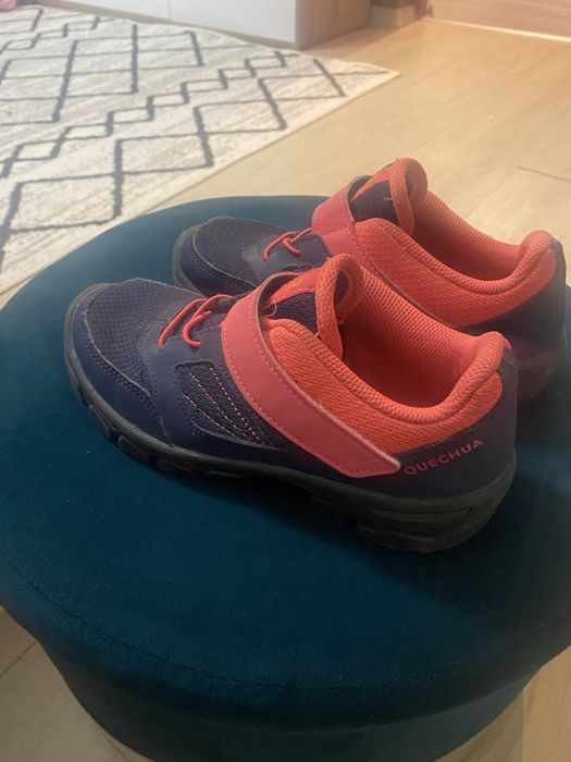 Vand adidasi marimea  33 la super pret