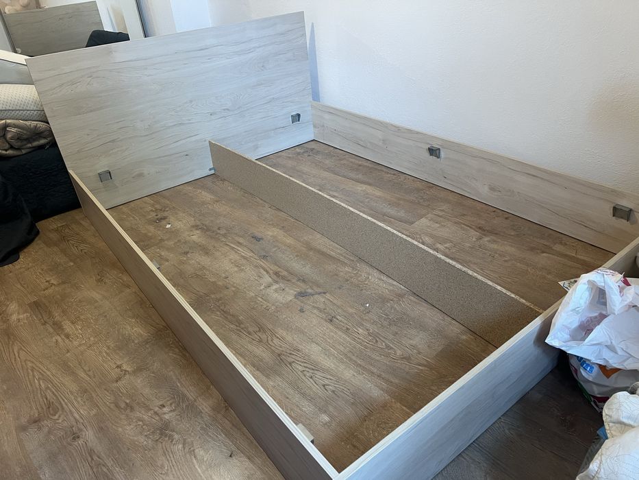 Легло 140/200 с подматрачна рамка и матрак