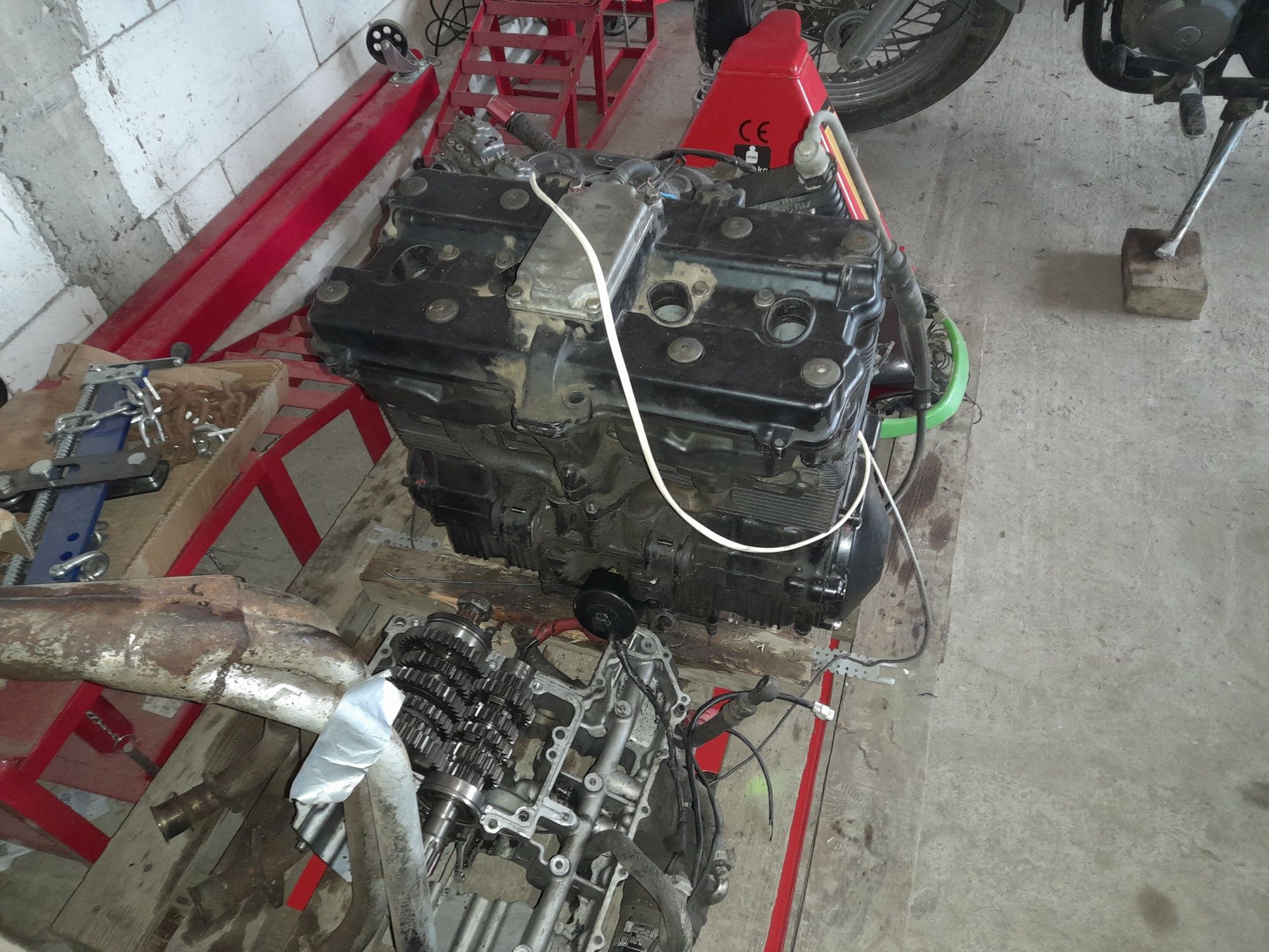 Vând suzuki gsxf 600 pentru piese 1500 lei negociabil