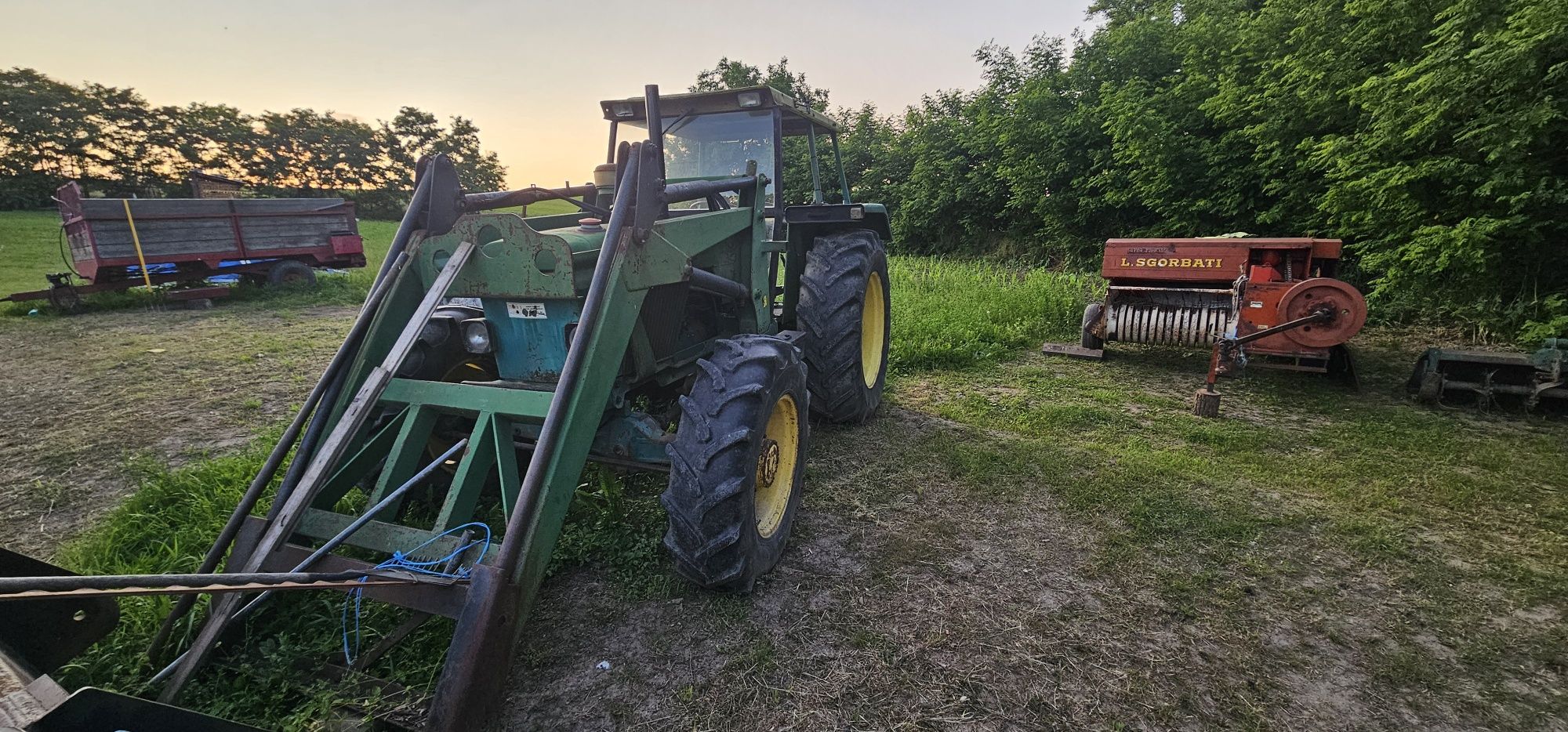 Vând John deere 2140