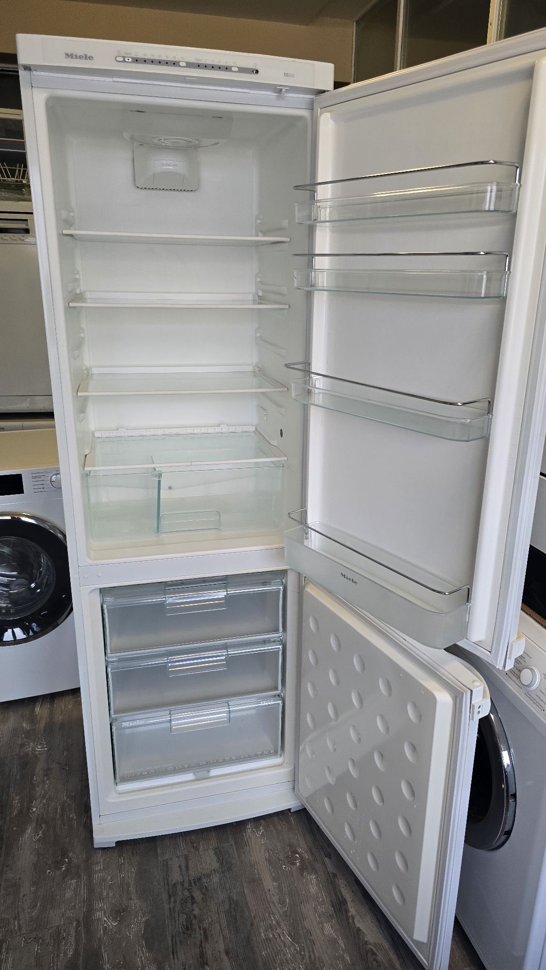 Хладилник с фризер Miele 180см