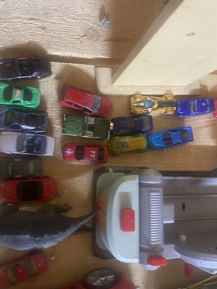 Mașinuțe de jucărie