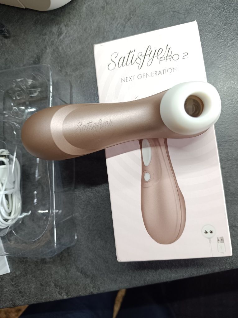 Дамски вакуумен вибриращ масожор Satisfyer PRO2