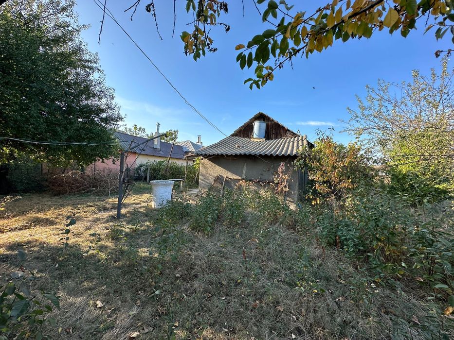 Teren intravilan + casa de locuit Fulga