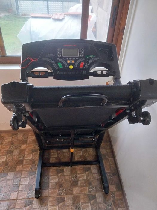 Бягаща пътека чисто нова