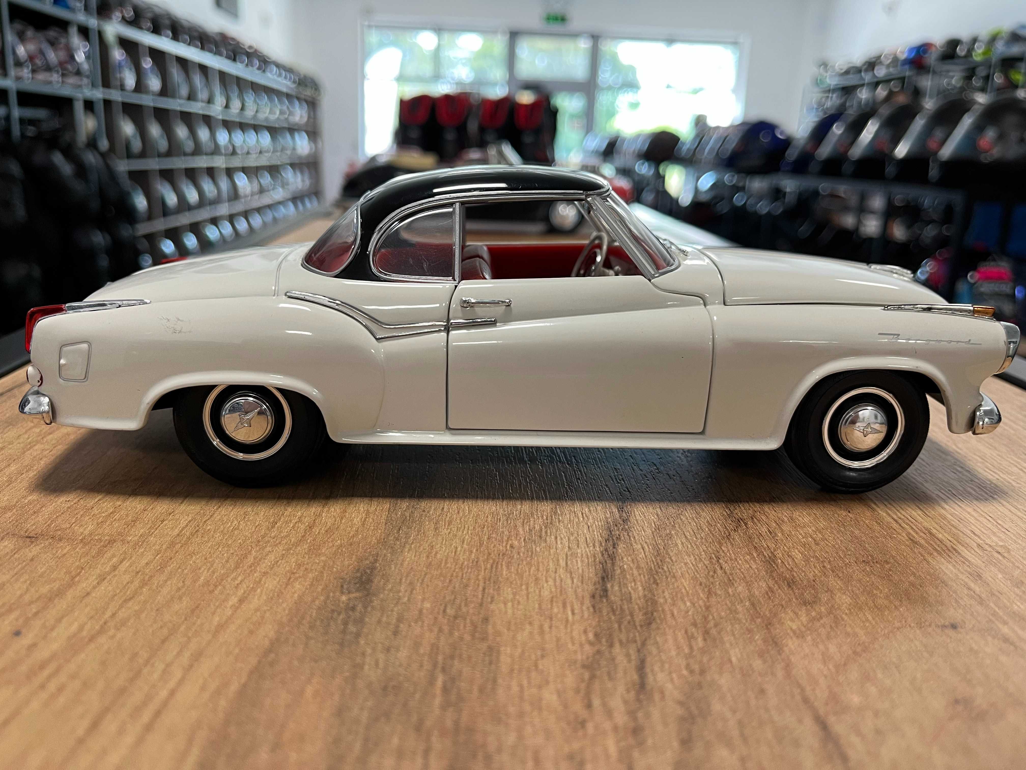 REVELL  метален колекционерски модел количка BORGWARD Isabella  1:18