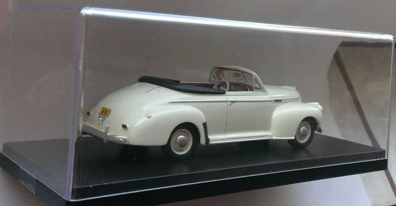 Macheta Chevrolet Special De Luxe Convertible 1941 - NEO 1/43 noua