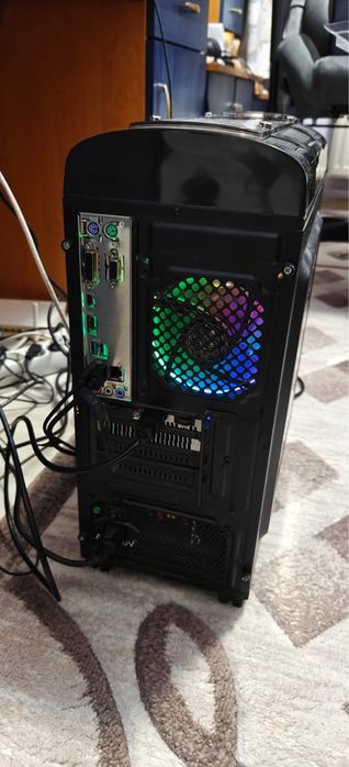 Vând PC Gaming la preț decent