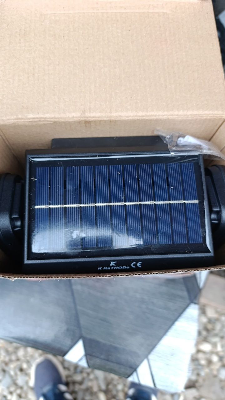 • Lampa LED exterior, cu senzor
