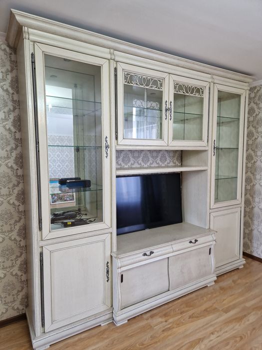 Продам горку для гостиной