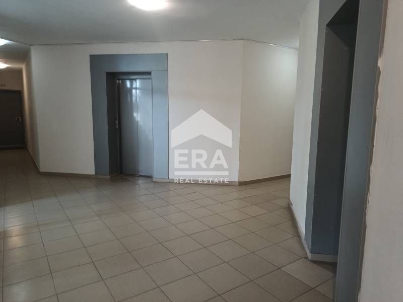 Топ локация! Ексклузивен тристаен имот под наем , Вива Комплекс  в рай