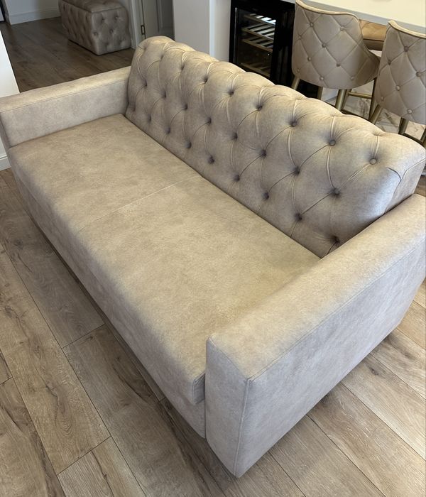 Canapea bej cu lada de depozitare