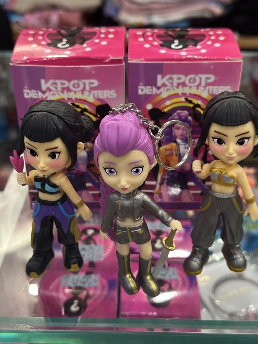 K pop demon hunters фигурки/Кей поп ловци на демони фигури