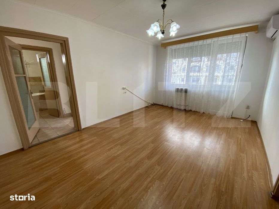 Apartament de vanzare, cu 2 camere, 45 mp, balcon, zona Centrala