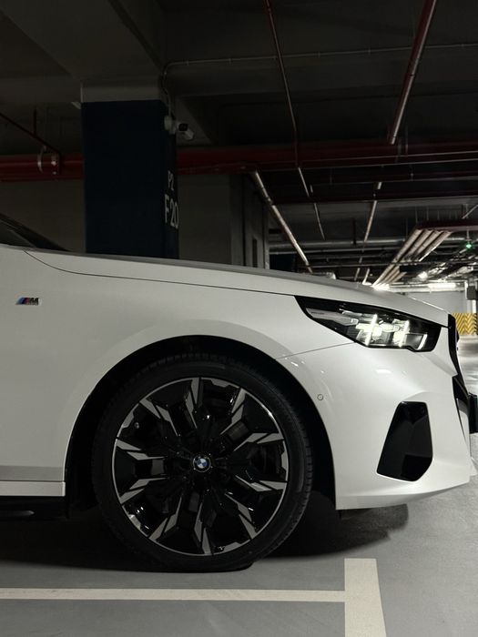 BMW i5 M sport full
