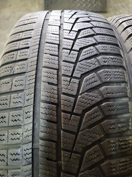 2 anvelope 215 55 R 18 Hankook iarna