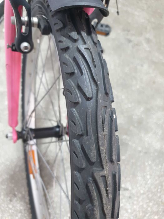 Bicicleta B'twin fete 5-9 ani (105 - 135 cm inaltime). Roti de 20''