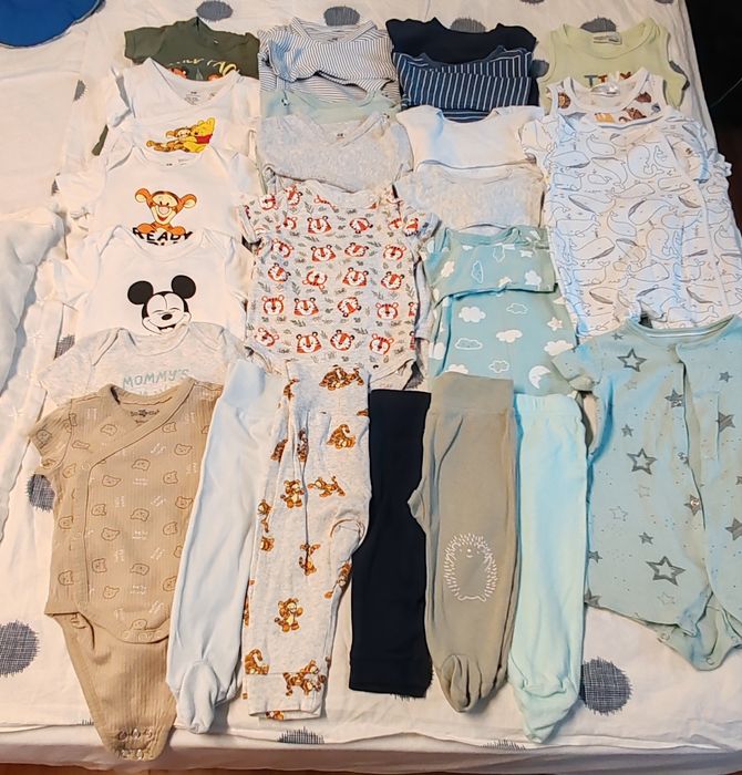 Vând lot bebeluș băiat talia 74