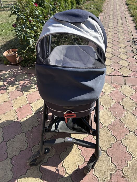 Carucior bebelus Chicco TrioLove