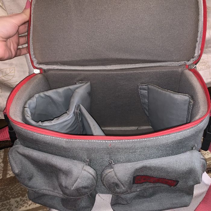 Nikon D5000 + obiectiv Nikon 18–55mm + multe accesorii