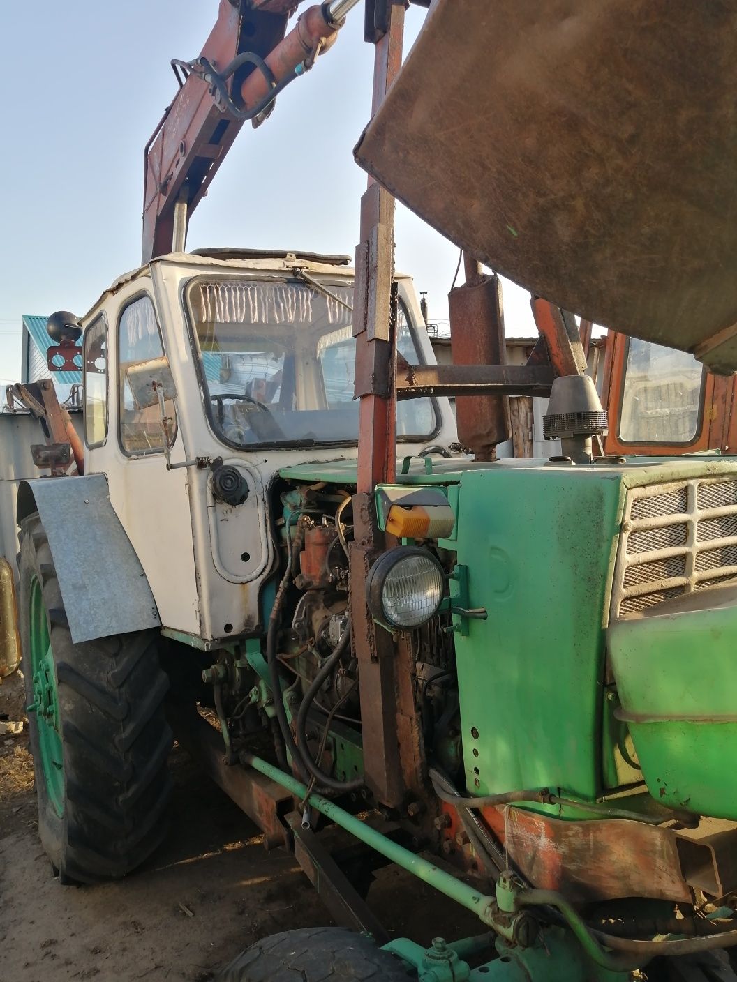 Продам грейферный трактор
