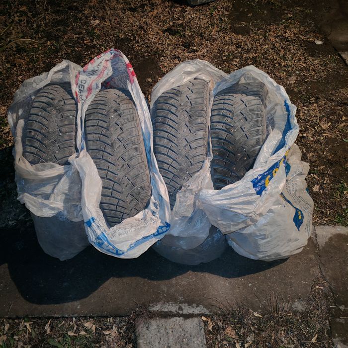 Продам зимние шины 215/60/16