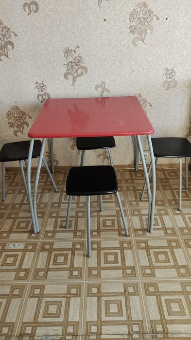 Продам кухонный стол