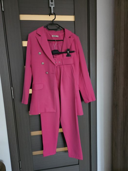 Costum cu pantaloni Xs