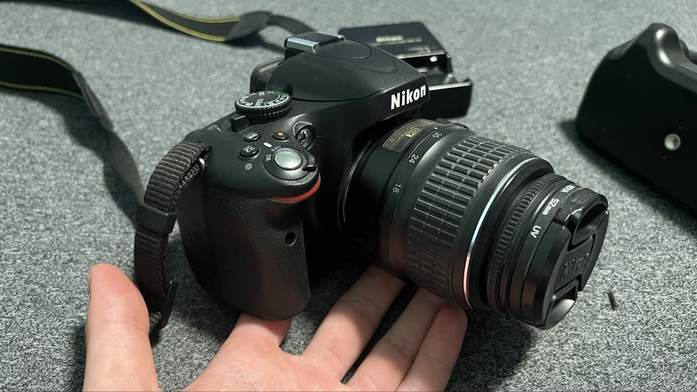 Фотоапарат Nikon D5100 с обектив 18-55мм с батериен грип и две батерии