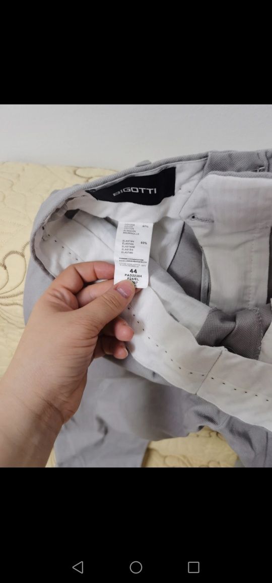 Pantaloni bigotti