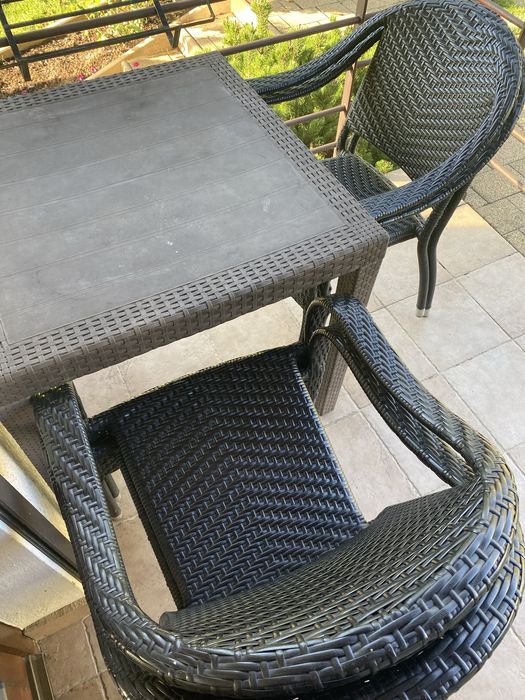 Masa si 4 scaune imitatie ratan