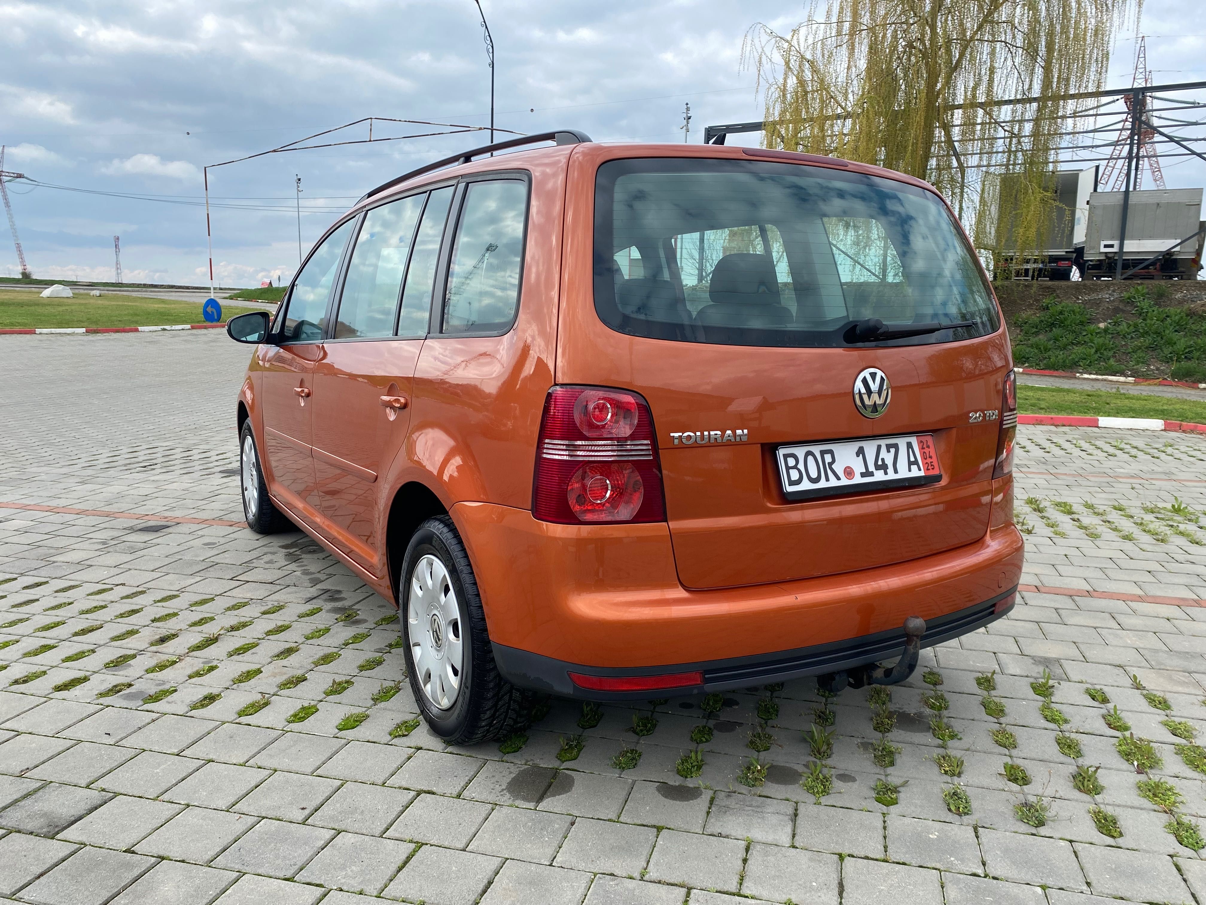 VW TOURAN 2010 2.0 TDI