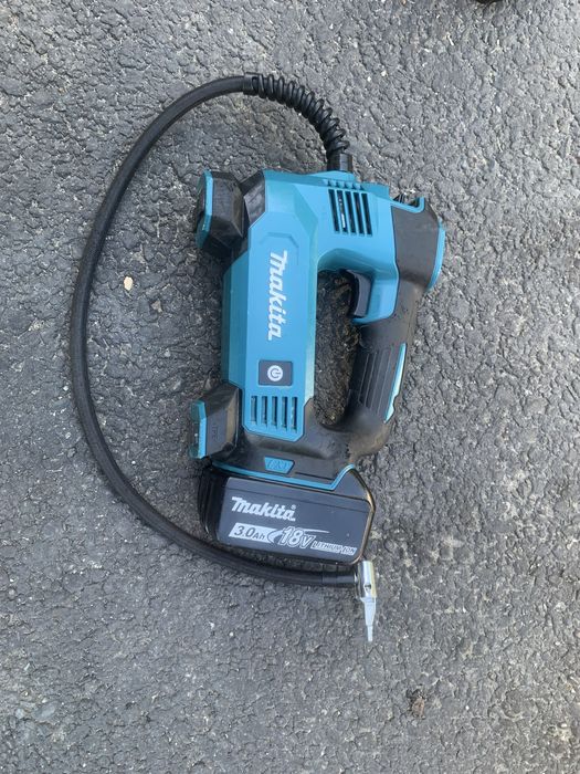 Makita DMP 180 compresor auto