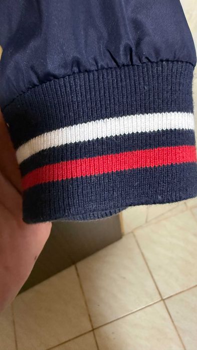 Bluza sport FC Bayern München ca noua ,impecabila ,cu gluga