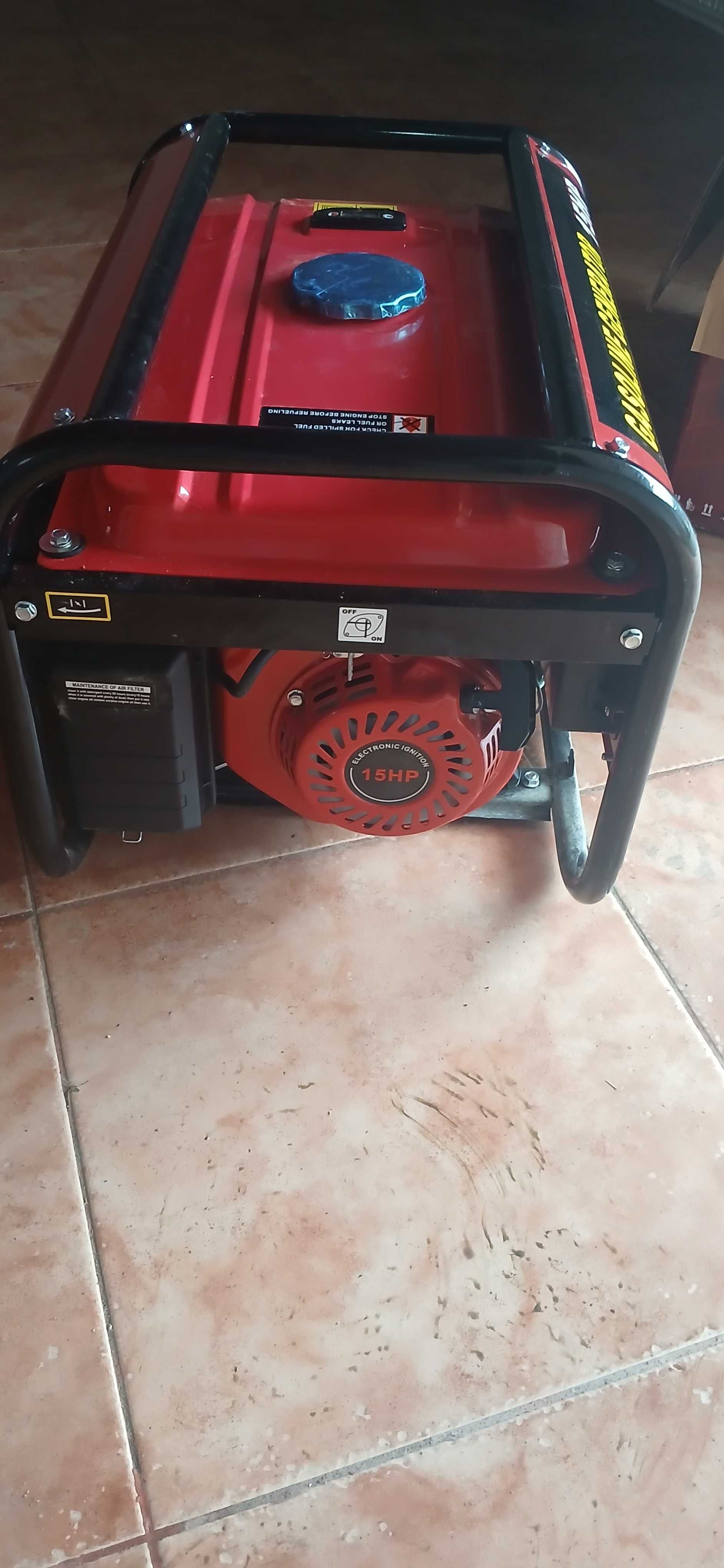 Generator nou  15 cai pe benzina. 3kw puterea in sarcina.
