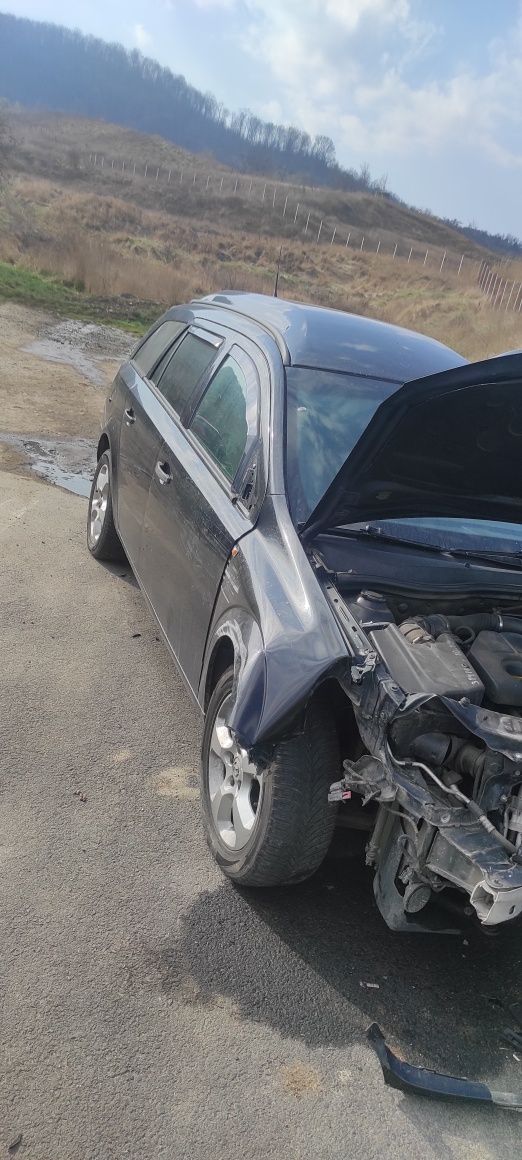 Vând Opel Astra h avariat