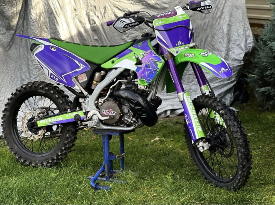 Ultimul model de la Kawasaki KX250 2T