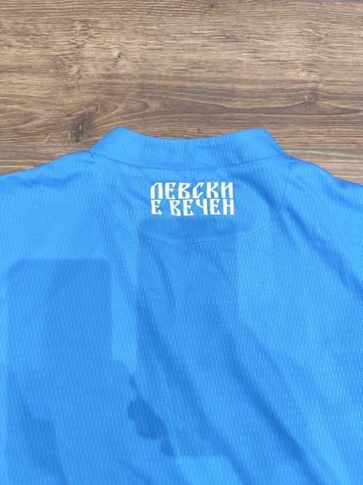 Тениска на Левски