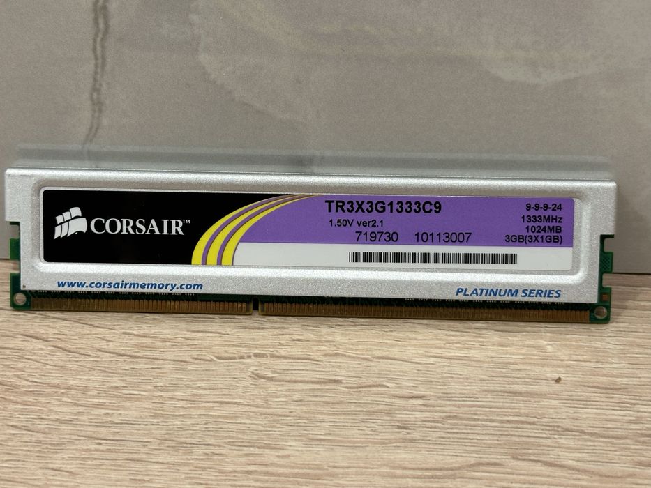 Комплект оперативной памяти DDR3 Corsair xms3 3Gb (3x1 Gb)