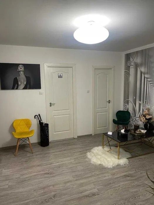 Dau in chirie spatiu comercial autorizat inclusiv pt. activitati  med.