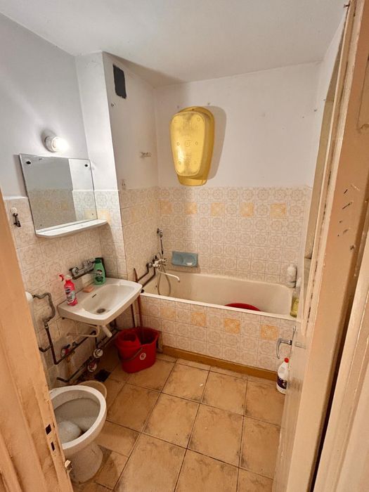 Vand apartament doua camere