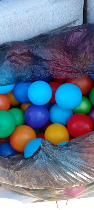 Детский манеж с шариками для сухого бассеина