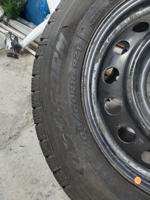 Продам зимние шины 205/60/16