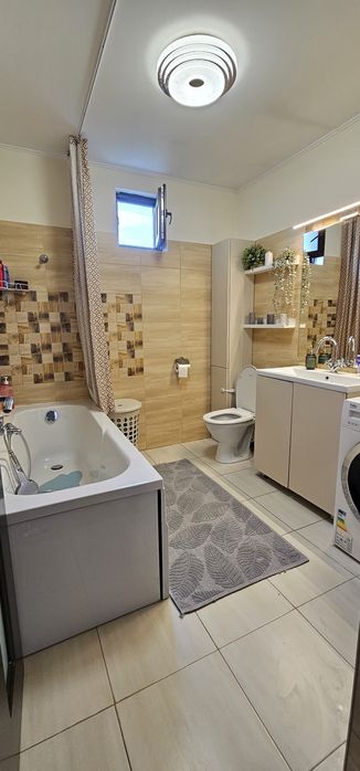 Casă 3 camere, curte 300 mp, foișor