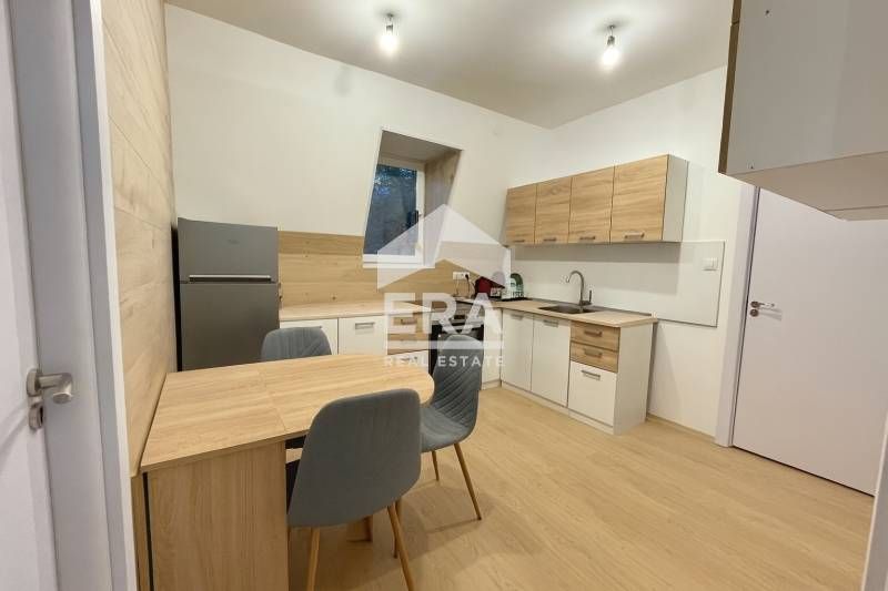 ЕРА Фаворит продава уникална дървена къща в Алпийски стил