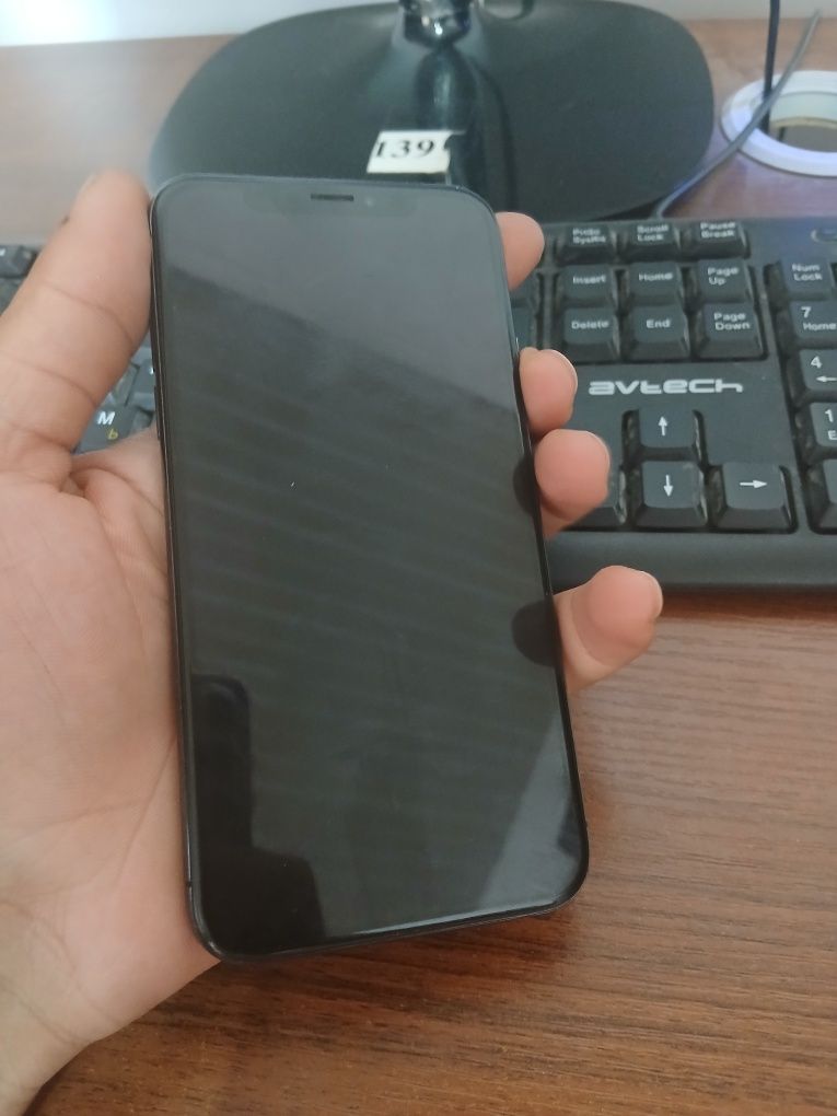 Iphone x sotiladi xolati ideal