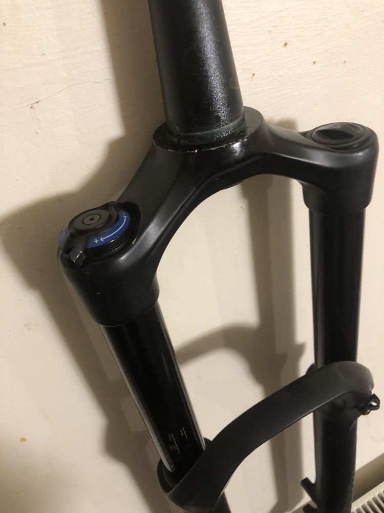 Furca Rockshox Yari 27.5 180 mm