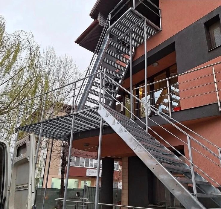 Scări metalice zincate